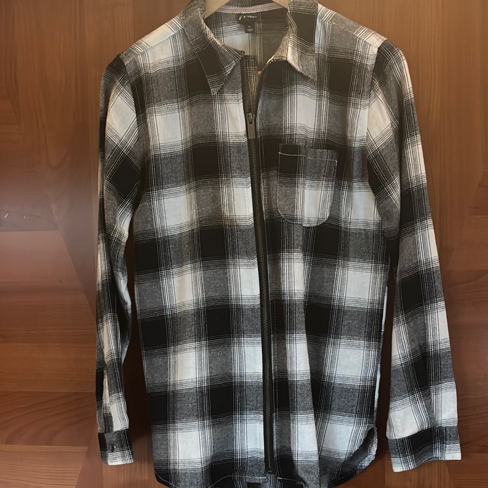 Boy’s Black and White Plaid Jacket Excellent condition! ✨